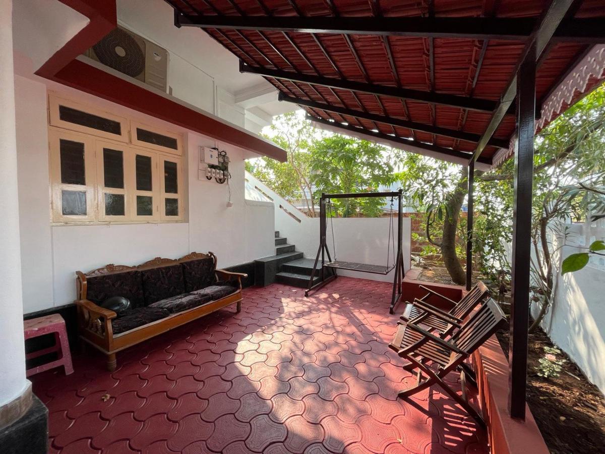Gayatri Homestay Ratnāgiri Extérieur photo
