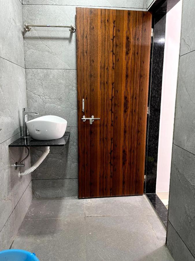 Gayatri Homestay Ratnāgiri Extérieur photo